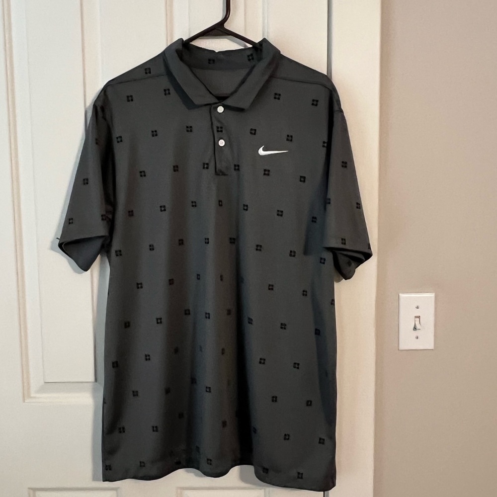 Men’s golf shirt